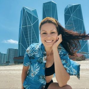 Meet your Posher, Iris